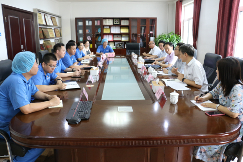 中紡院黨委委員、副總經(jīng)理李開(kāi)占一行 蒞臨東綸公司調(diào)研慰問(wèn)