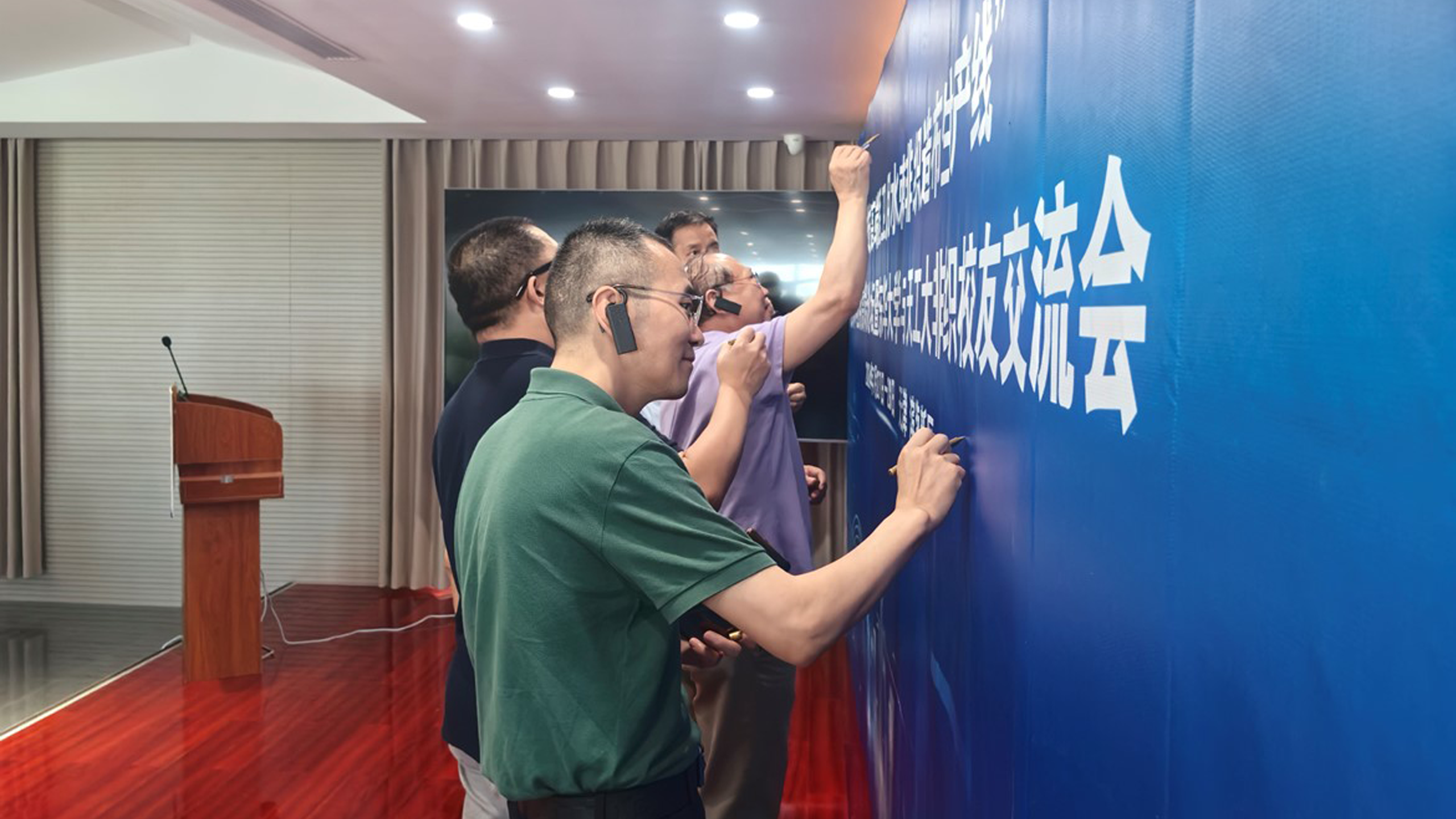 “東綸科技高端醫(yī)衛(wèi)用水刺非織造布生產(chǎn)線”技術(shù)與應(yīng)用高端論壇<br>在天津?yàn)I海成功舉辦