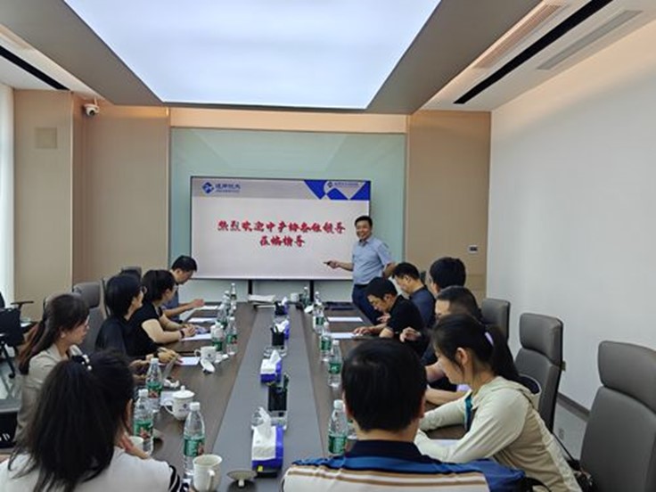 中國產(chǎn)業(yè)用紡織品行業(yè)協(xié)會領(lǐng)導一行赴 東綸科技實業(yè)（天津）有限公司參觀調(diào)研